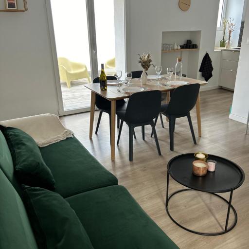 La terrasse : Appartement chic 2 chambres au coeur de Pau, undefined