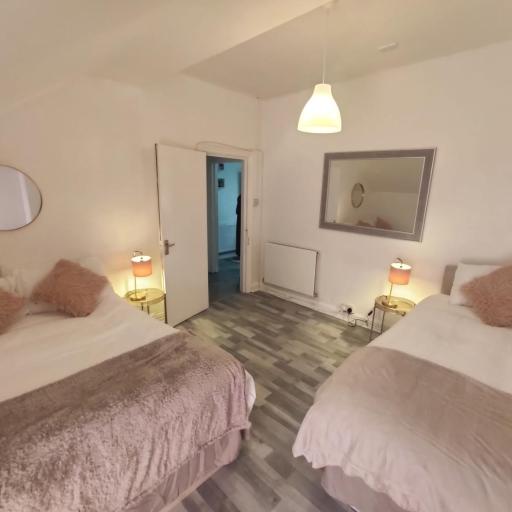 1 Bedroom Flat w/ 2 beds, undefined