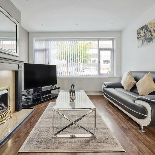 house in Heald Green village, undefined