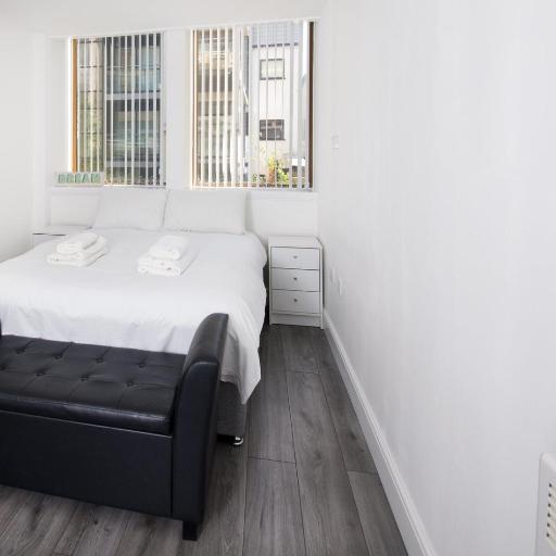 GuestReady - Monochromatic Retreat, undefined