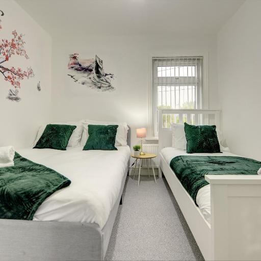 Stunning and Lovely 3 Bed House - Catch 22, undefined