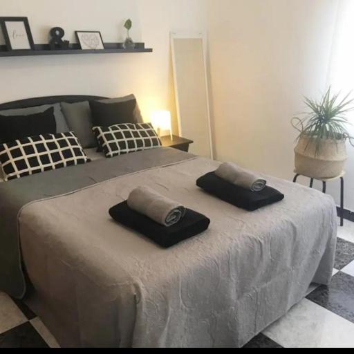 Habitación 3 tercera planta sin ascensor no és piso entero! Compartir Baño y cocina !, undefined