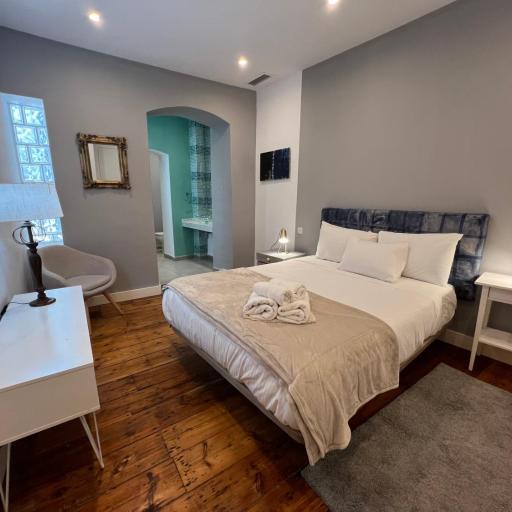 Luxe 2BR Family Oasis in Gibraltar, undefined