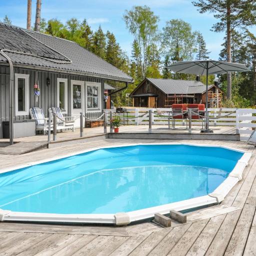 Amazing Home In Hammarö With Lake View, undefined