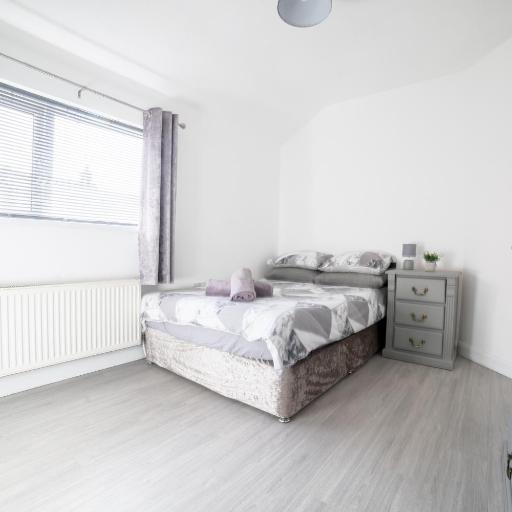 Cheerful 3-Bedroom home with free street Parking, undefined