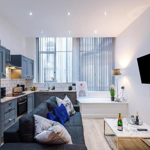 Modern 2-Bedroom Apt In the Heart of City Centre, undefined