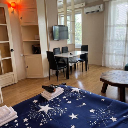 Cozy apartment with balcony, undefined