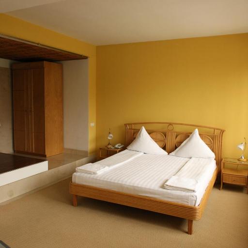 Hotel Central, undefined