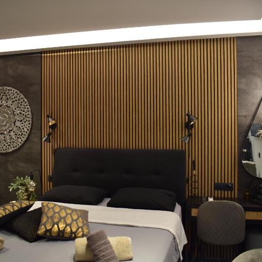 ΜΙΚΡΗ ΣΟΥΙΤΑ ΣΤΟ ΚΕΝΤΡο, undefined