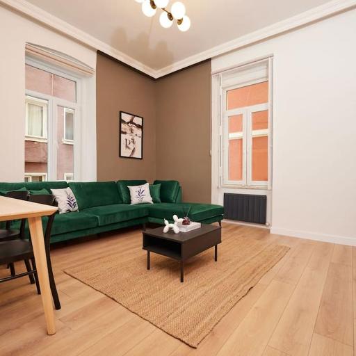 Charming 2BR AC in Center - Santur D1, undefined