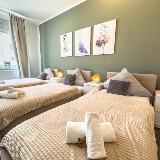 Citynah, Balkon, große Küche und Garten, undefined