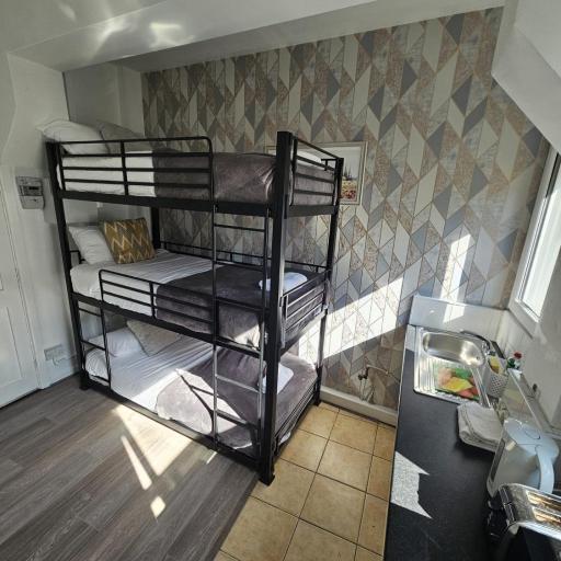 Snug Triple Bunk Studio Room, undefined