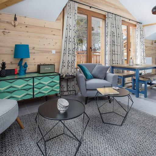 Chalet Renard Fou -Luxury 2 Bedroom Apartment, undefined