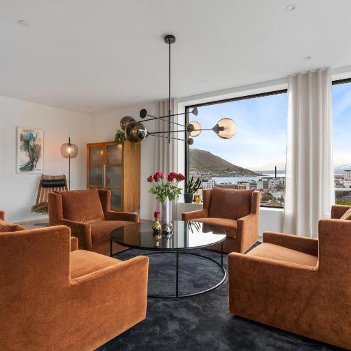 Luxury Apartment Downtown Tromsø with 2 Bedrooms and 2 Bathrooms and Parking, undefined