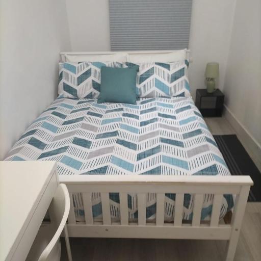 Comfortable Double Bed Located near City Centre, suitable for Contractors Health Care Professionals or long business stays in Coventry or delightful holidays in Coventry or within the West Midlands area Free Wifi Tea and Coffee Provided, undefined
