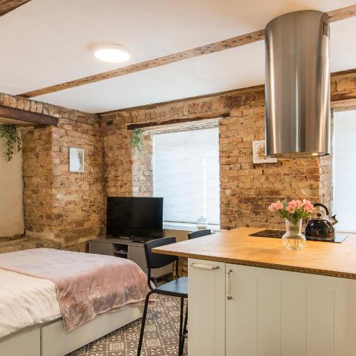 Quiet center studio with private parking, undefined