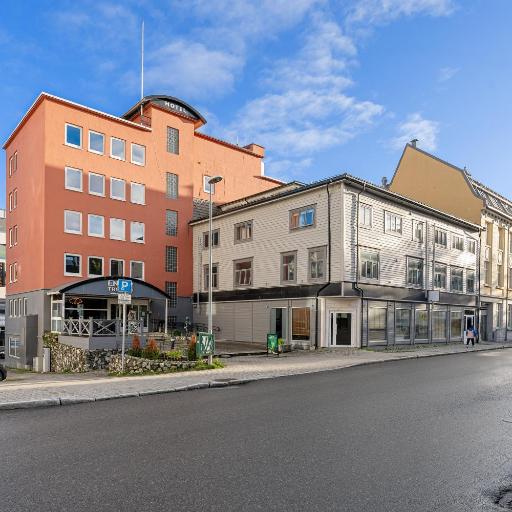 Enter Amalie Hotel, undefined