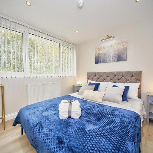 The Falcons Nest All Ensuite Self Check In And Out Luton Airport, undefined