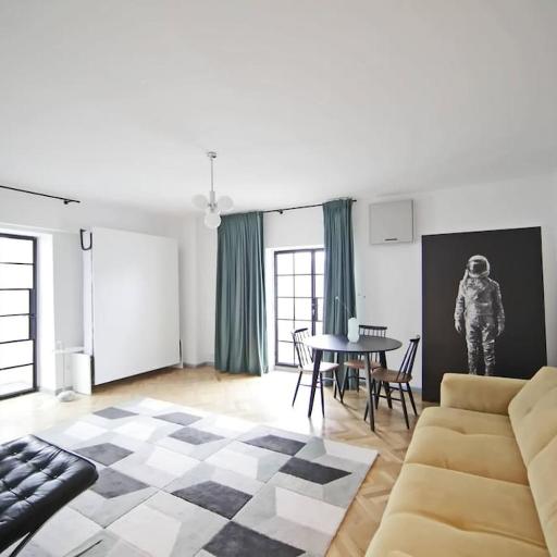 Urban Old Town Studio, undefined