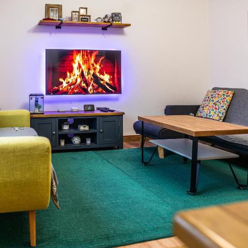 Large bedroom, close to Airport and City Centre, undefined