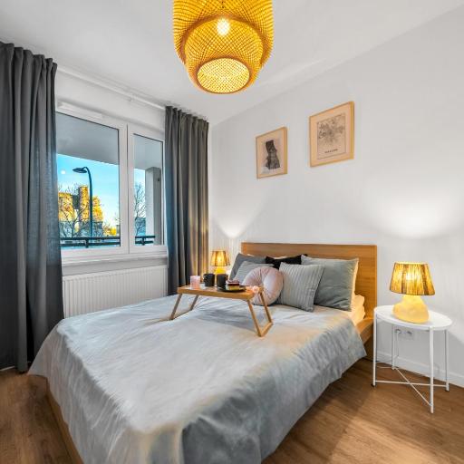 Warsaw Airport Apt - Balcony, Parking, Bus nearby - by Rentujemy, undefined