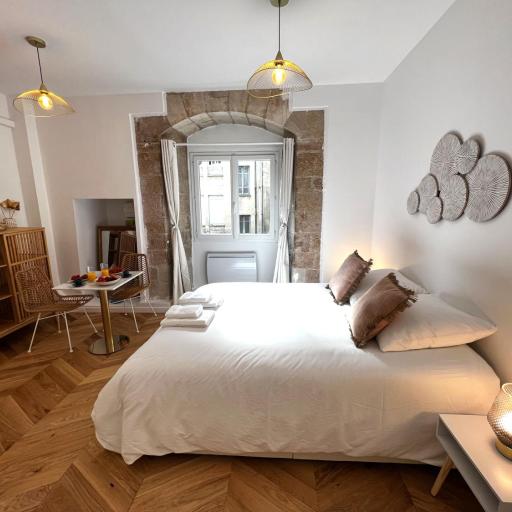 Le Comte - Heart of Dijon - With AC, undefined