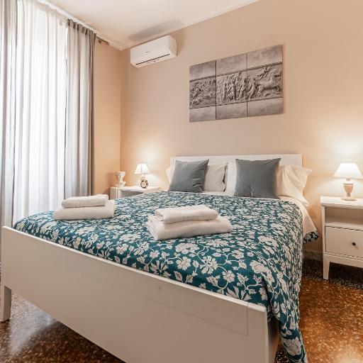 Apartment in Tuscolana Train Station & Metro A, undefined