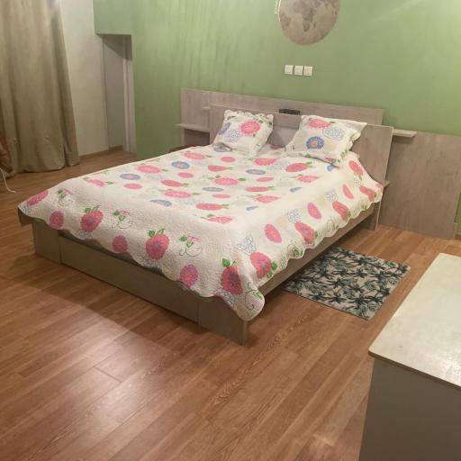 Chambre verte spacieuse côté aéroport, undefined