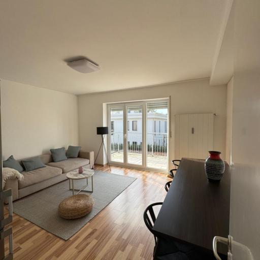 Quiet Family Apartment - 10 min to Center & Oktoberfest - Free Parking - Balcony - near Nymphenburg Palace & Botanical garden, undefined