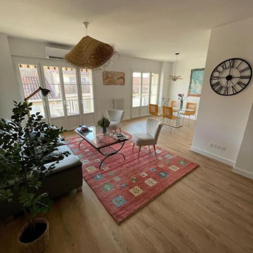 Beautiful - Balcony - Close train and port, undefined