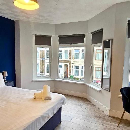 Ideal for groups - 4 bedrooms, 2 bathrooms, undefined