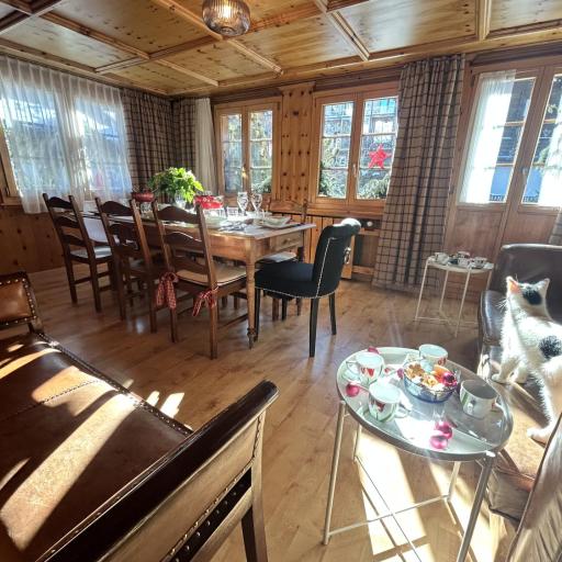 Cozy Room in Cozy Shared Flat - Prime Zermatt Location, undefined