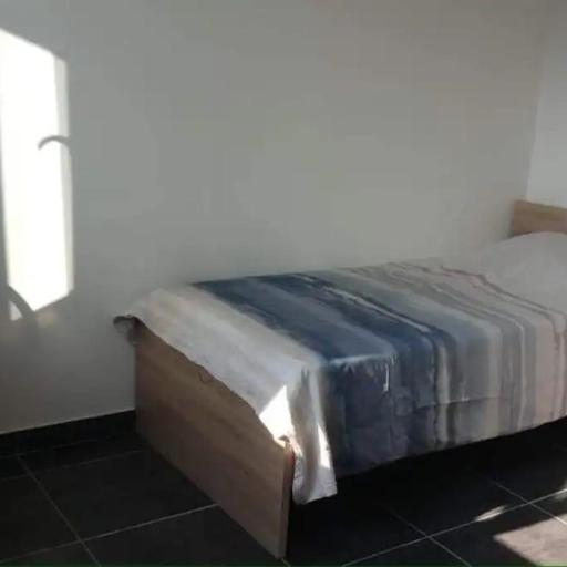 One bedroom in a shared appartement with mountain view, undefined