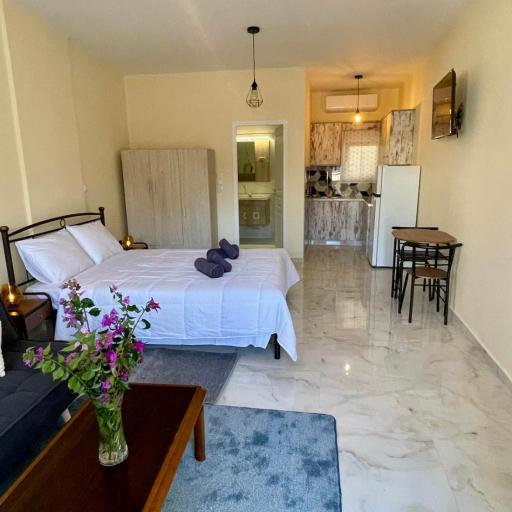 Ivory Escape Apartment - ATH Airport, undefined