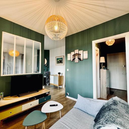 L ESCALE, grand studio près de la gare, undefined