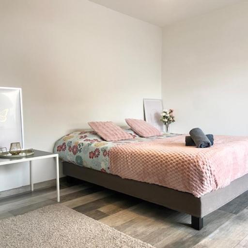 Studio Clara - proche gare et aéroport, balcon, undefined