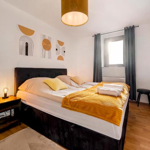 Cosy & Central, 500m from Main Station, Perfect for Work & Stay, undefined