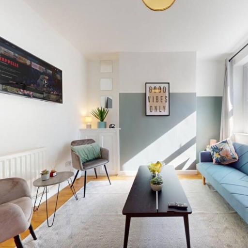 Spacious Cardiff City Two Bedroom Home, undefined