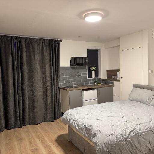 Modern self contained Studio EnSuite Room, undefined
