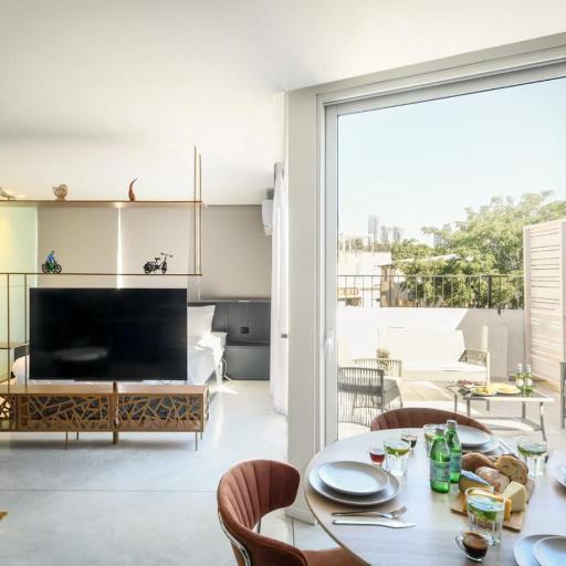 Modern Studio Apt with Balcony, undefined