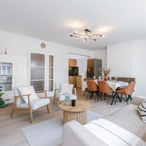 Hugo by the harbor, light-filled and centrally located apartment - free parking, undefined