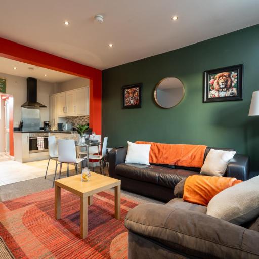 2 Bed Mid-Terrace House with Free Parking, undefined