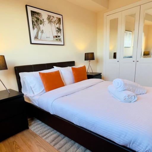 Sleek & Modern 2BR - Easy Access to City Centre, undefined