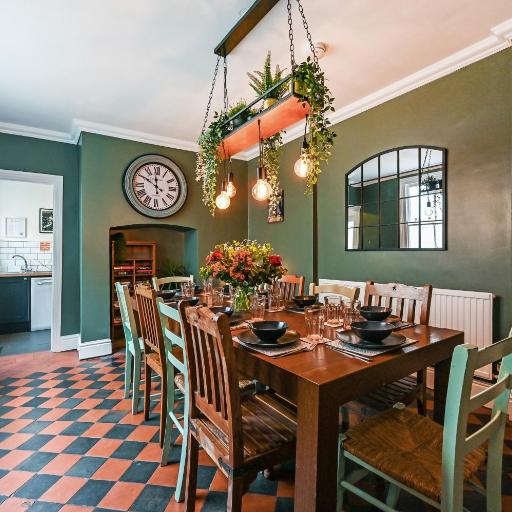 Beautiful Townhouse, great location - Pet Friendly, undefined