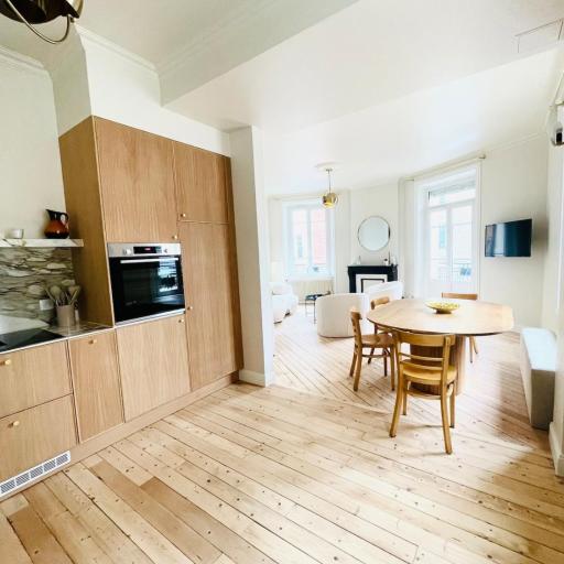 Appartement terrasse vue cathédrale centre ville, undefined