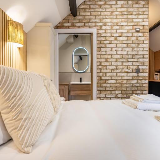 Paradise Apartments, undefined