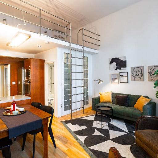 Riverside view two bedroom flat by the Chain Bridge, undefined