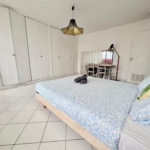 Spacious 80m2 Apartment - 8th Floor, Free Parking, Sleeps 5, undefined