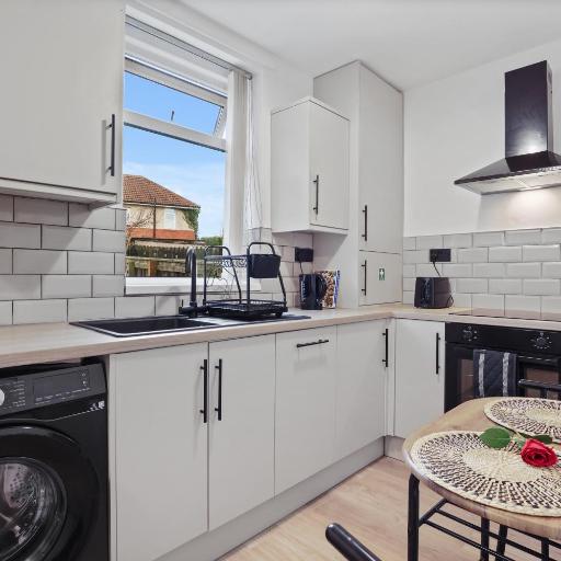 3-Bed Newcastle Home Near Airport & City Centre Free Parking, undefined