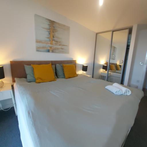 Lovely Stylish 2 bedroom serviced apartment in Sheffield FREE WiFi, undefined